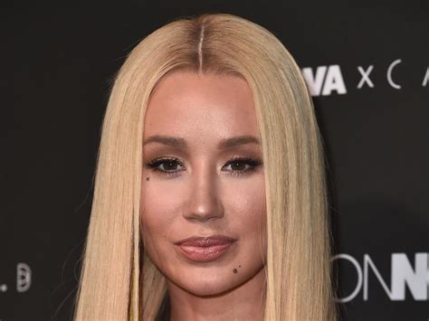 iggy azalea nude photos|Iggy Azalea poses completely nude in latest Instagram posts